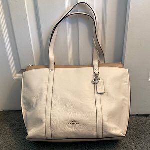 Adorable and brand new Coach May Tote 👜